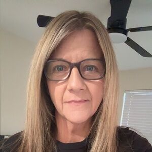 Meet your Posher, Laurie